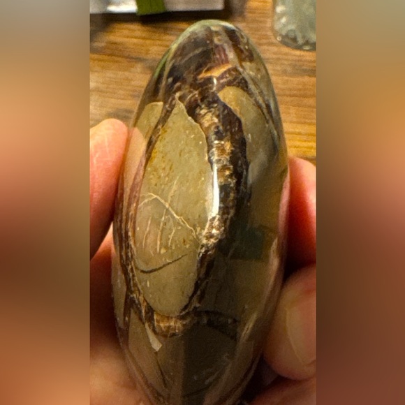 Beautiful Septarian heart shaped palm stone #2 - Picture 9 of 16